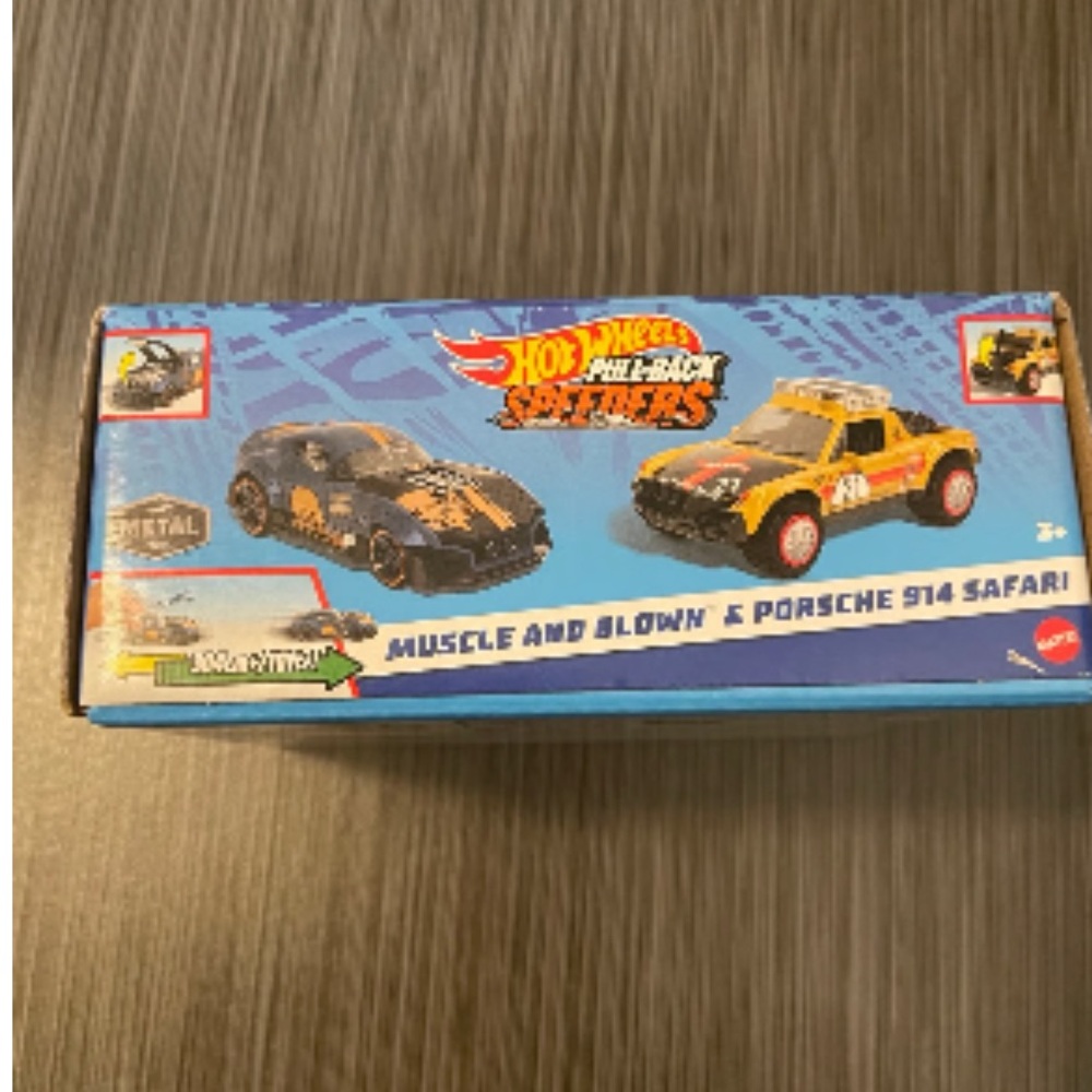 Hot Wheels 2-Pack 1:43 Scale Pull-Back Speeders: Muscle and blown/Porsche 914